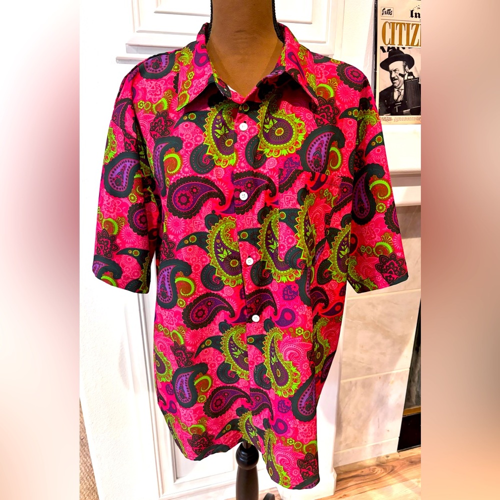Such a great and unique pink no name men’s party shirt in 2XL worn only once!